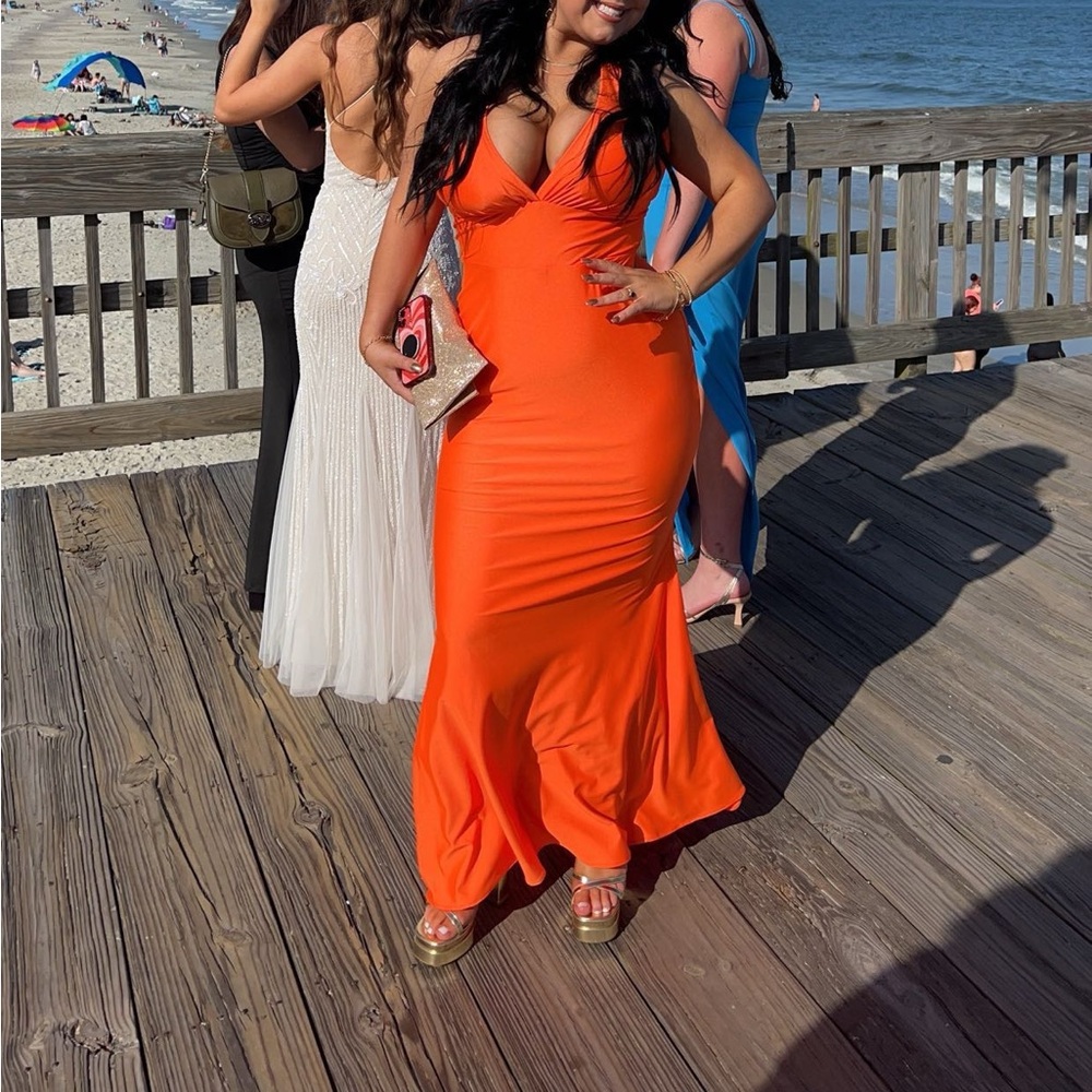 Size Large (12) JESSICA ANGEL prom dress
Style 378
Neon Orange